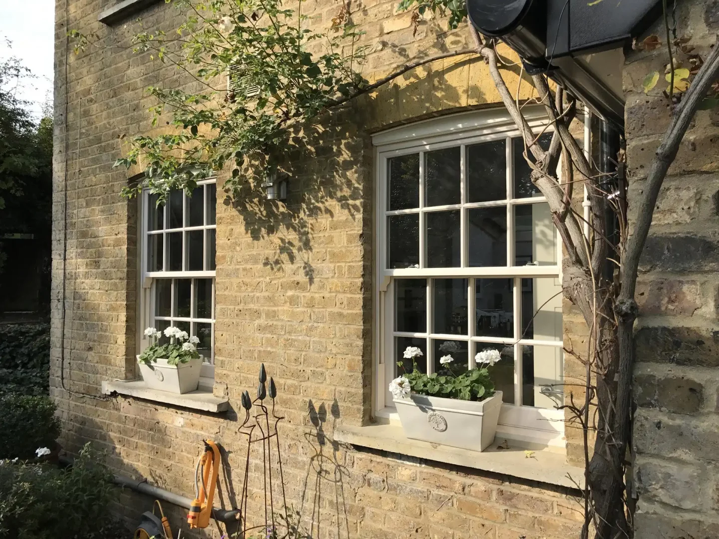 How Modern Sash Windows Can Keep Your Home Quiet and Cosy